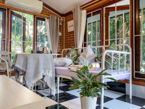 The Giftown Vientiane, Watchan